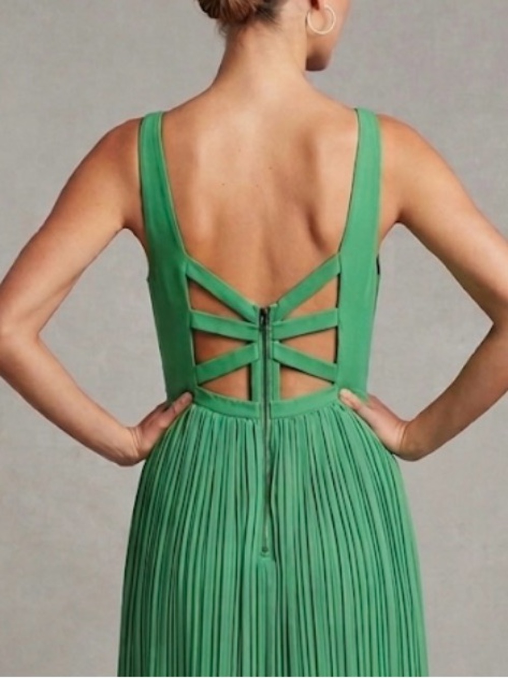 Alice + Olivia Bright Green Silk Pleated Backless Cocktail Dress - Picture 2 of 12